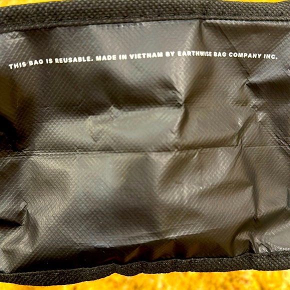NEW ❤️ LULULEMON REUSABLE BE ALL IN TOTE BAG WITH BLACK HANDLES AND SNAP CLOSURE - Picture 6 of 9